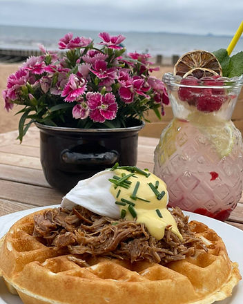 waffle with pulled pork and egg and hollandaise sauce